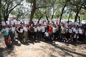 Luego de más de 30 años de espera, pobladores de colonia Nueva Mestre reciben sus títulos - ADN Digital