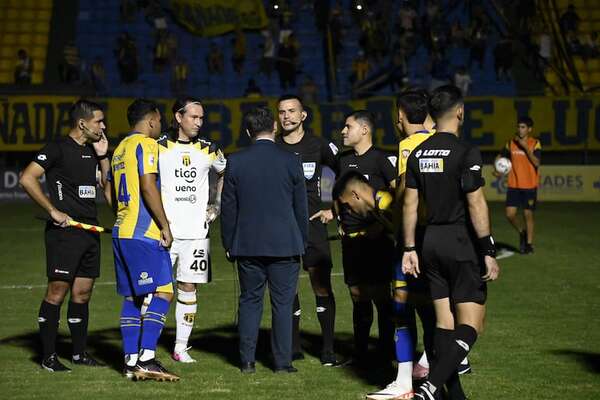 El duelo Luqueño-Guaraní se jugará este lunes tras el bochorno lumínico en Capiatá - Fútbol - ABC Color