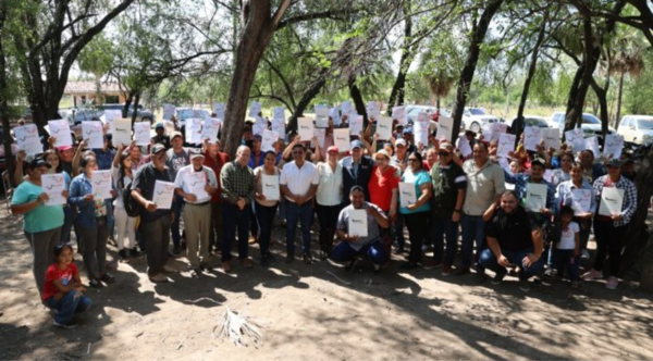 Tras 30 años de espera, pobladores de colonia Nueva Mestre reciben sus títulos