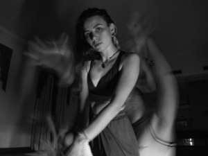 Taller de movimiento consciente en Casa Sigilos a cargo de Nastia Goiburu