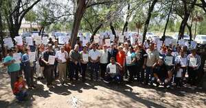 La Nación / Inician histórica entrega de títulos