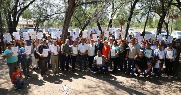 La Nación / Inician histórica entrega de títulos