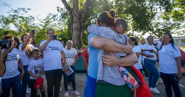 La Nación / Venezuela: 200 presos excluidos de amnistía inician huelga de hambre