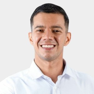 Diego Aquino oficializa su candidatura con lista completa y respaldo de Fuerza Republicana