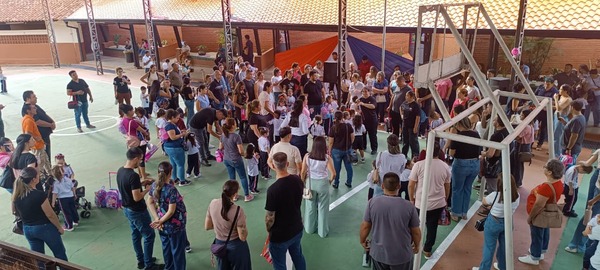 Más de 1.000 estudiantes inician el año lectivo en el CREE de Encarnación