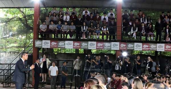 La Nación / Peña dio inicio oficial a las clases y llamó a los estudiantes a luchar por sus sueños