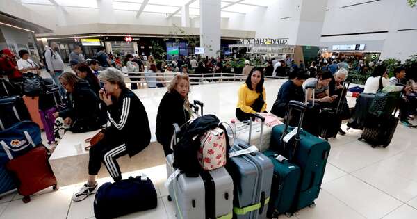 La Nación / México: vuelos, transporte y partidos de fútbol suspendidos tras muerte de “El Mencho”