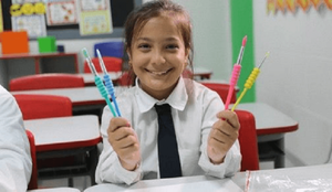 Casi un millón y medio de estudiantes retornan a clases con kits escolares y alimentación asegurada - Noticiero Paraguay