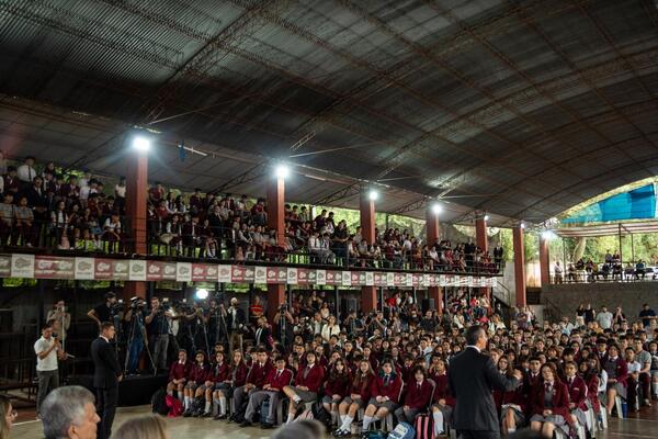 Vuelta a clases: casi un millón y medio de estudiantes inician el año lectivo - trece