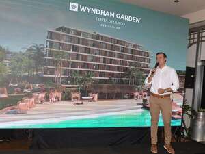 Senatur y Raíces firman convenio para potenciar el turismo en lanzamiento de Wyndham Garden Costa del Lago - Negocios - ABC Color