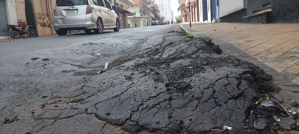 El modelo “Nenecho”: Bello mantienen en ruina las calles del Centro de Asunción - Nacionales - ABC Color