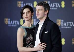 Paul Mescal y Gracie Abrams debutan como pareja en la red carpet de los BAFTA - Gente - ABC Color