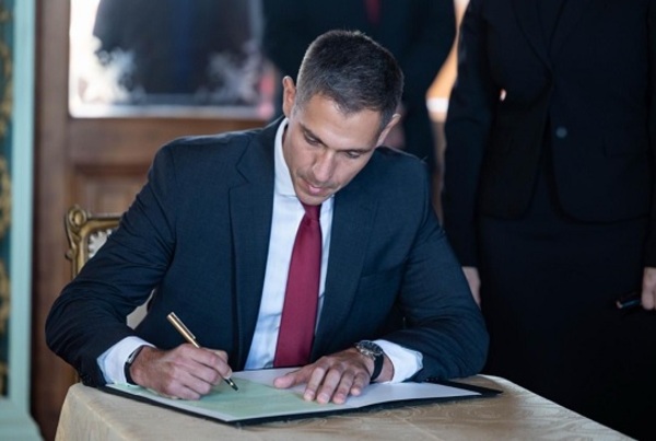 Marco Riquelme asume como ministro del MIC