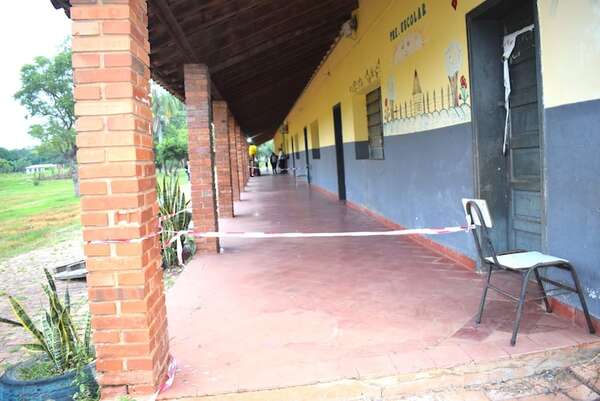 Carapeguá: inician clases en un pabellón en peligro de derrumbe en comunidad de Aguai’y - Nacionales - ABC Color