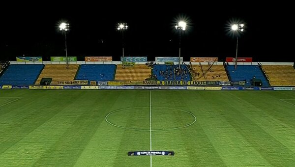 Un partido privado antecedió al robo de cables en el Erico Galeano