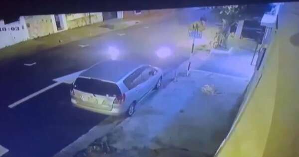 La Nación / Dos hombres intentaron incendiar el auto de una mujer en Asunción