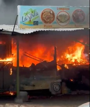 Areguá: reportan incendio de grandes proporciones en una lomitería - trece