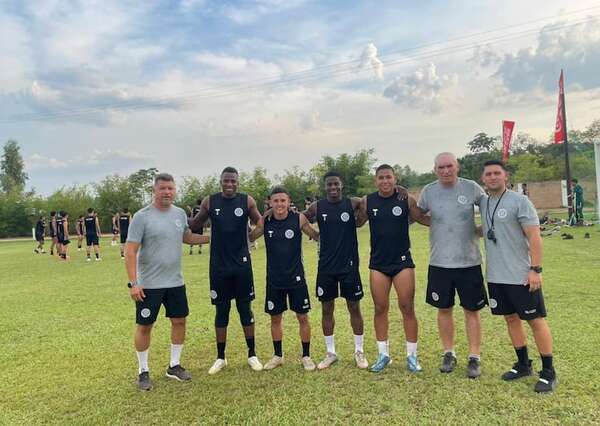 El 12 de Octubre SD apuesta al ascenso con refuerzos foráneos - Fútbol de Ascenso de Paraguay - ABC Color
