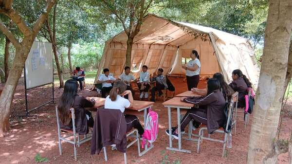 AUDIO: Bajo carpas y con promesas de obras, escuela de Tacuati inicia el año lectivo 2026 - Periodísticamente - ABC Color