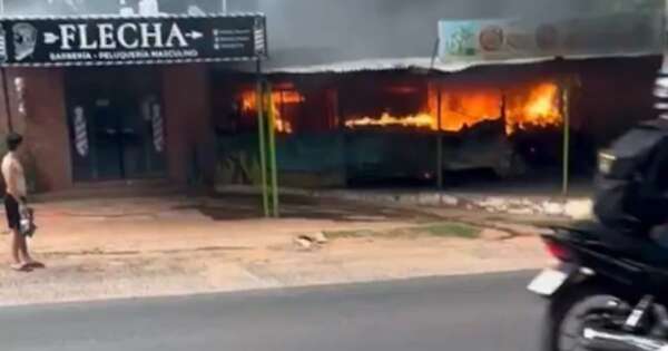 La Nación / Reportan incendio en lomitería de Areguá