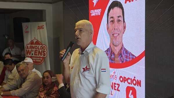Arnoldo Wiens denuncia persecución política dentro del Partido Colorado