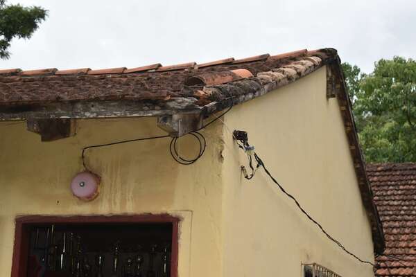 Itapúa: Inician clases con riesgo de desplome de techo en un colegio de Coronel Bogado - Nacionales - ABC Color