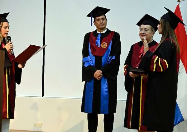 UPAP tiene nueva rectora, la Dra. María Eugenia Crichigno - Empresariales - ABC Color