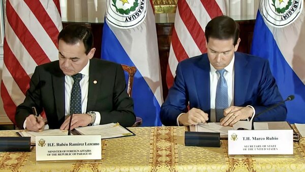 Opositores preguntan qué se gana con el acuerdo migratorio con EEUU