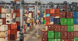 La Nación / Panamá toma el control de dos puertos del canal que operaba una empresa china