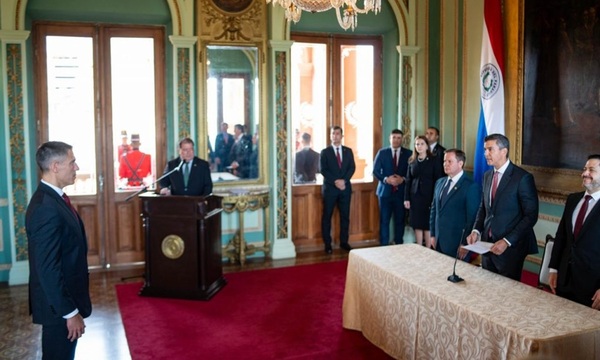 Marco Riquelme asume como nuevo ministro de Industria y Comercio - OviedoPress