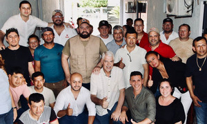 Arnoldo Wiens promete frenar la competencia desleal de pupitres chinos en Coronel Oviedo - OviedoPress