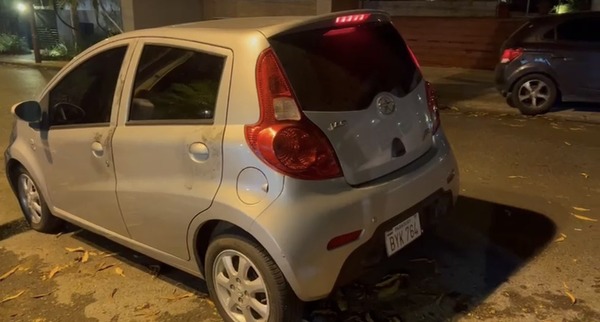 Hallan a mujer en la baulera de un automóvil en Villa Morra