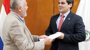 Asesor jurídico del IPS justifica aumento patrimonial por honorarios