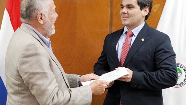 Asesor jurídico del IPS justifica aumento patrimonial por honorarios