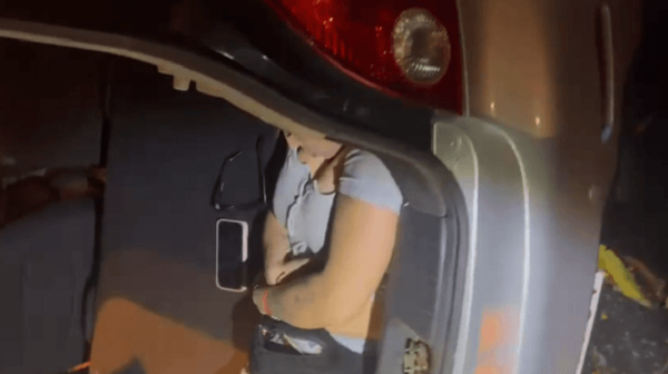 Frustran supuesto robo y sospechosa habría intentado esconderse en cajuela de auto - Noticiero Paraguay