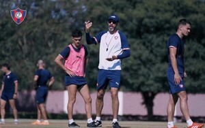 Bava, en la cuerda floja en medio de la crisis deportiva y el recorte económico