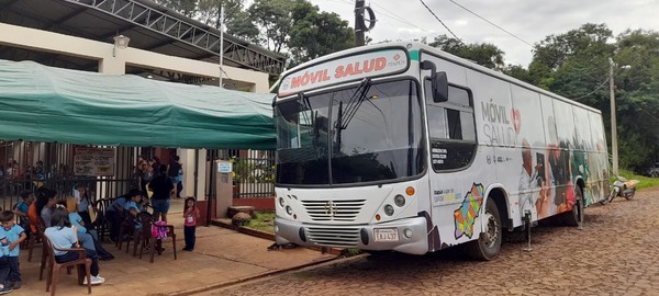 Salud y cercanía: jornada integral acompañó a estudiantes y familias en barrio Florida de Arroyo Porã
