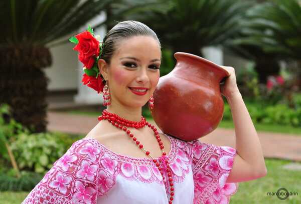 Popular / El Popu saluda a las kuña paraguayas en su día