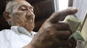 Popular / Hoy cobran abuelitos desde los 70 años en BNF