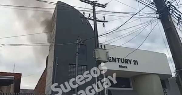 Diario HOY | Incendio afectó edificio de oficinas corporativas cerca de Choferes del Chaco