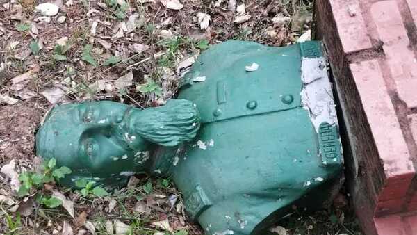 Destrozaron busto de Eduvigis Díaz en Pirayú