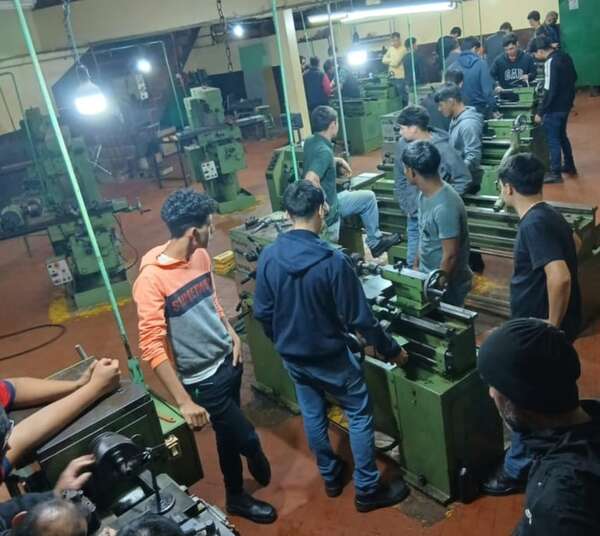 Salesianos ofrecen cursos para mandos medios con alta salida laboral - ABC en el Este - ABC Color