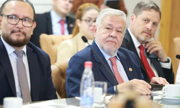 Jorge Brítez rechaza rumores de colapso del IPS ante Comisión Permanente - OviedoPress