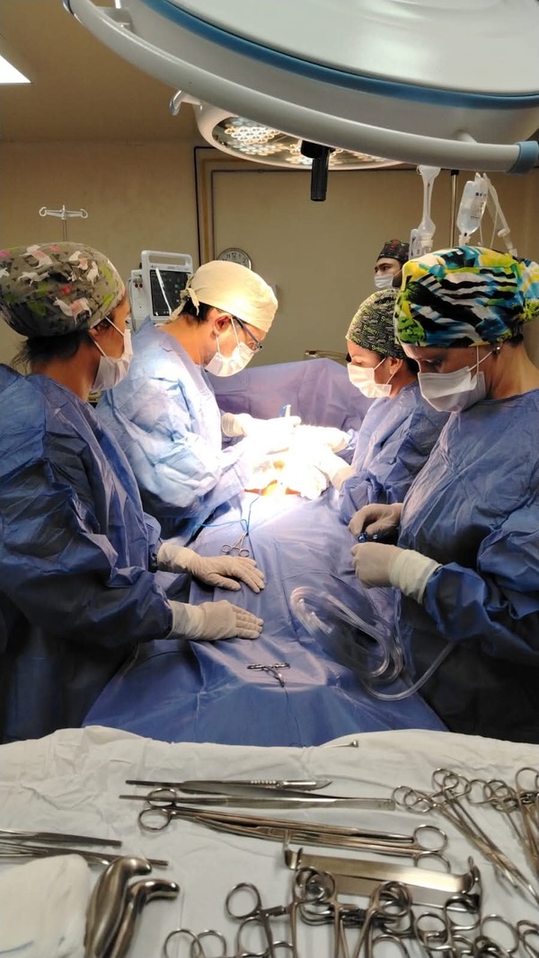 Equipo médico del Hospital General de San Lorenzo extirpa tumor de 12 kilos » San Lorenzo PY