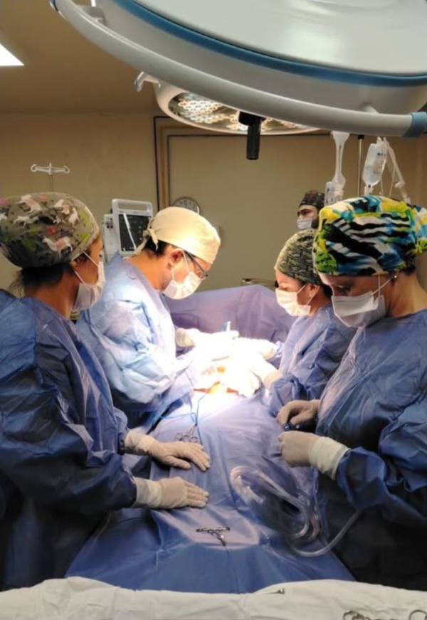 Hospital de San Lorenzo: médicos extirpan tumor ovárico de 12 kilos - trece