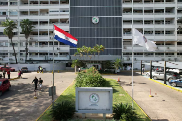 Caso asesor jurídico del IPS: "Se está pagando dos veces por el mismo trabajo", lamentan