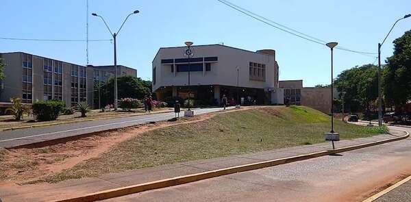 Hospital Nacional: pacientes denuncian inoperatividad de colonoscopios  - Nacionales - ABC Color