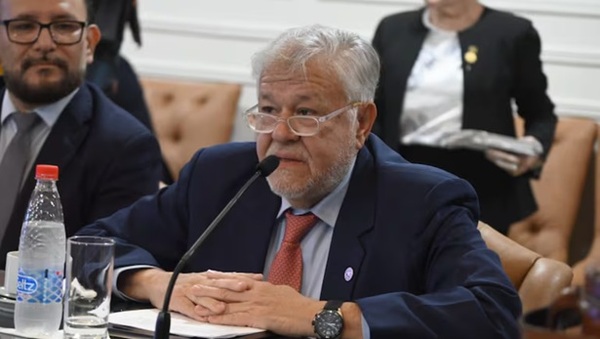 Senadora arremete contra el titular del IPS