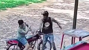 Video: Vecinos se defienden de un supuesto adicto y quedan detenidos