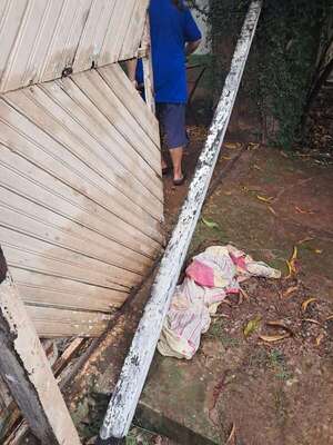 Intentó abrir un portón deteriorado y murió al caerle un tirante en la cabeza - ABC en el Este - ABC Color